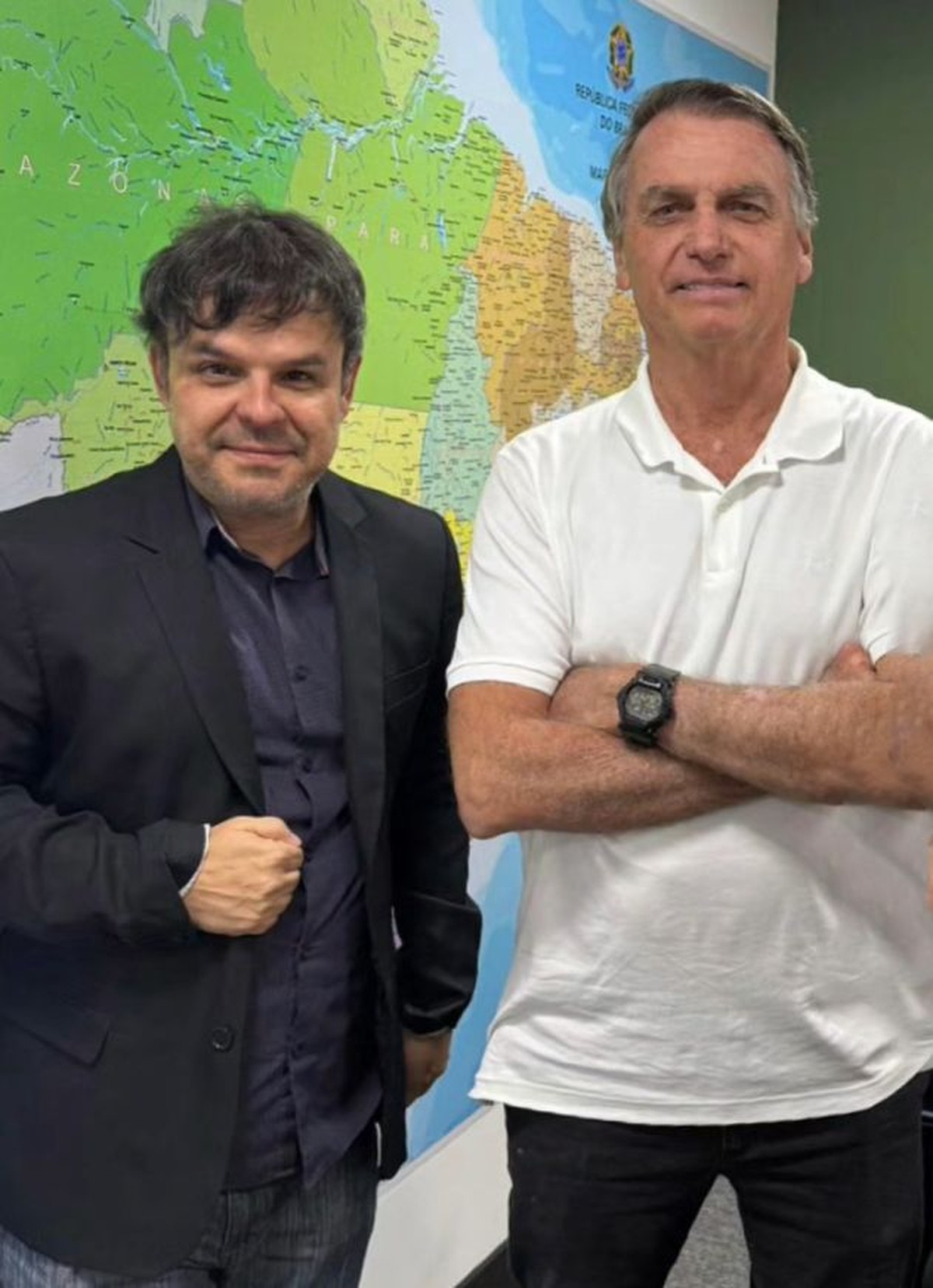 Bolsonaro cumpre agendas em Brasília enquanto se recupera de pneumonia Ex-presidente Jair Bolsonaro junto ao vereador Adrilles Jorge (Foto: Divulgação)