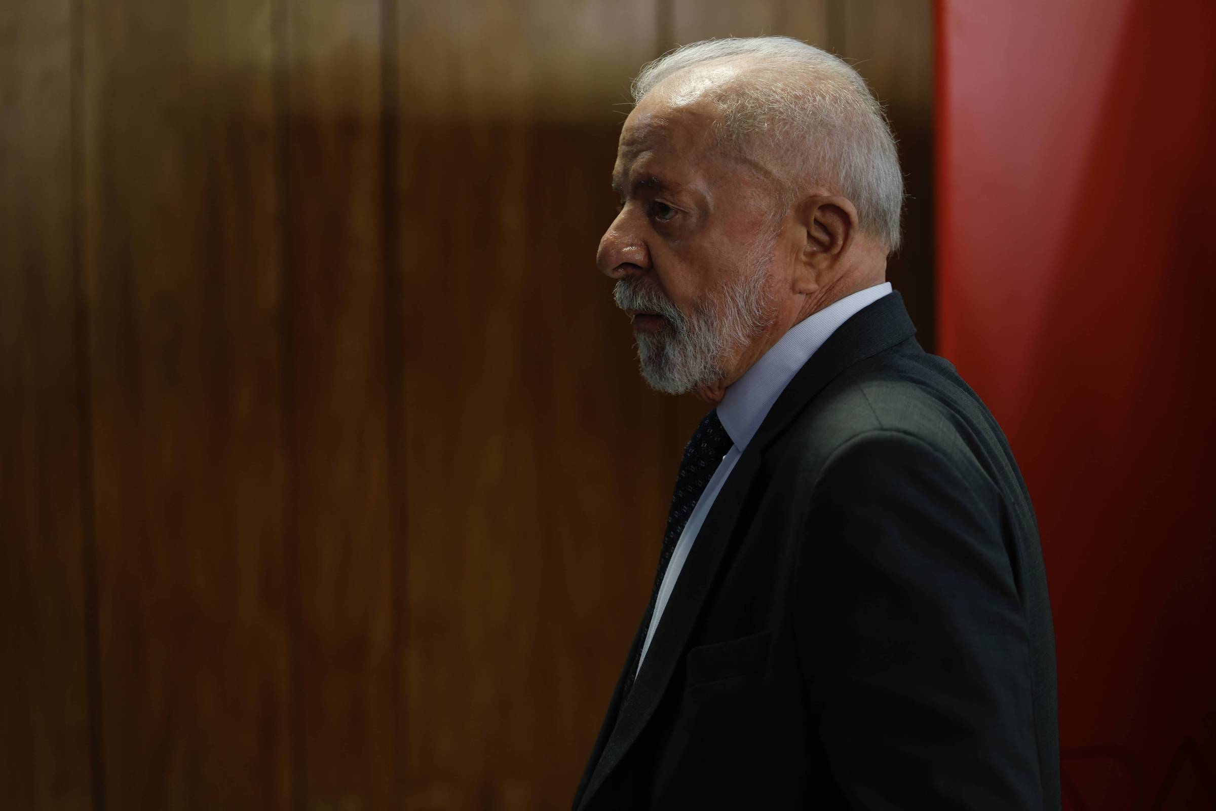 Governo Lula controla pedidos do INSS para conter aumento de gastos com benefícios O presidente Lula durante coletiva de imprensa no Palácio do Planalto, no início de junho (Foto: Pedro Ladeira - 3.jun.25/Folhapress)