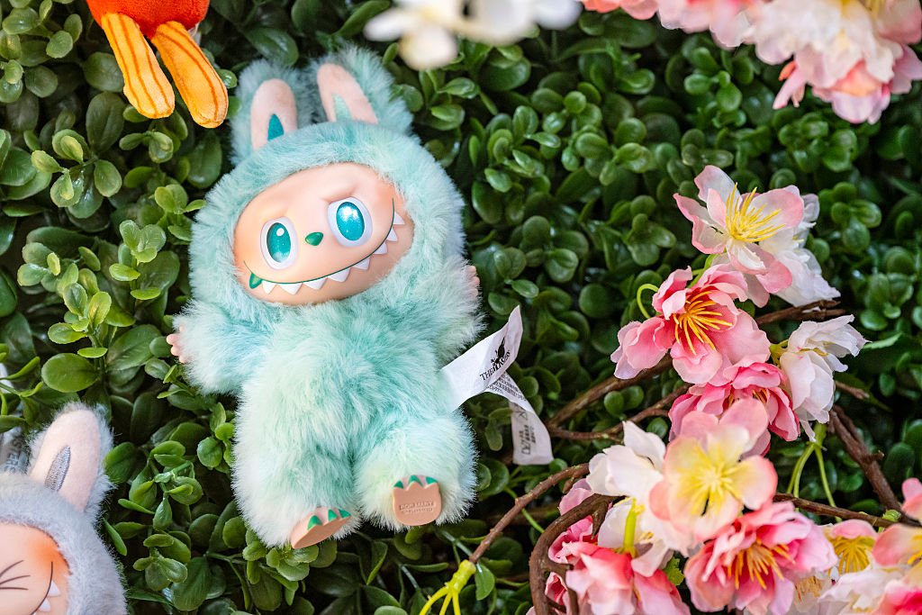 Pop Mart espera lucro de 350% em 2025 com sucesso da boneca Labubu Labubu: boneca 'feia' fez lucro de empresa chinesa crescer 204% em 2024 (Foto: MediaNews Group/Orange County Register via Getty Images)