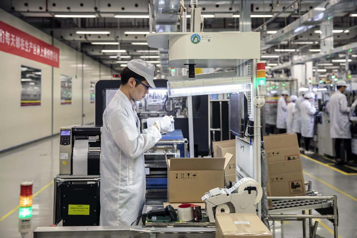 Produção industrial da China desacelerou em maio, mas vendas no varejo subiram acima do esperado (Foto: Qilai Shen/Bloomberg)