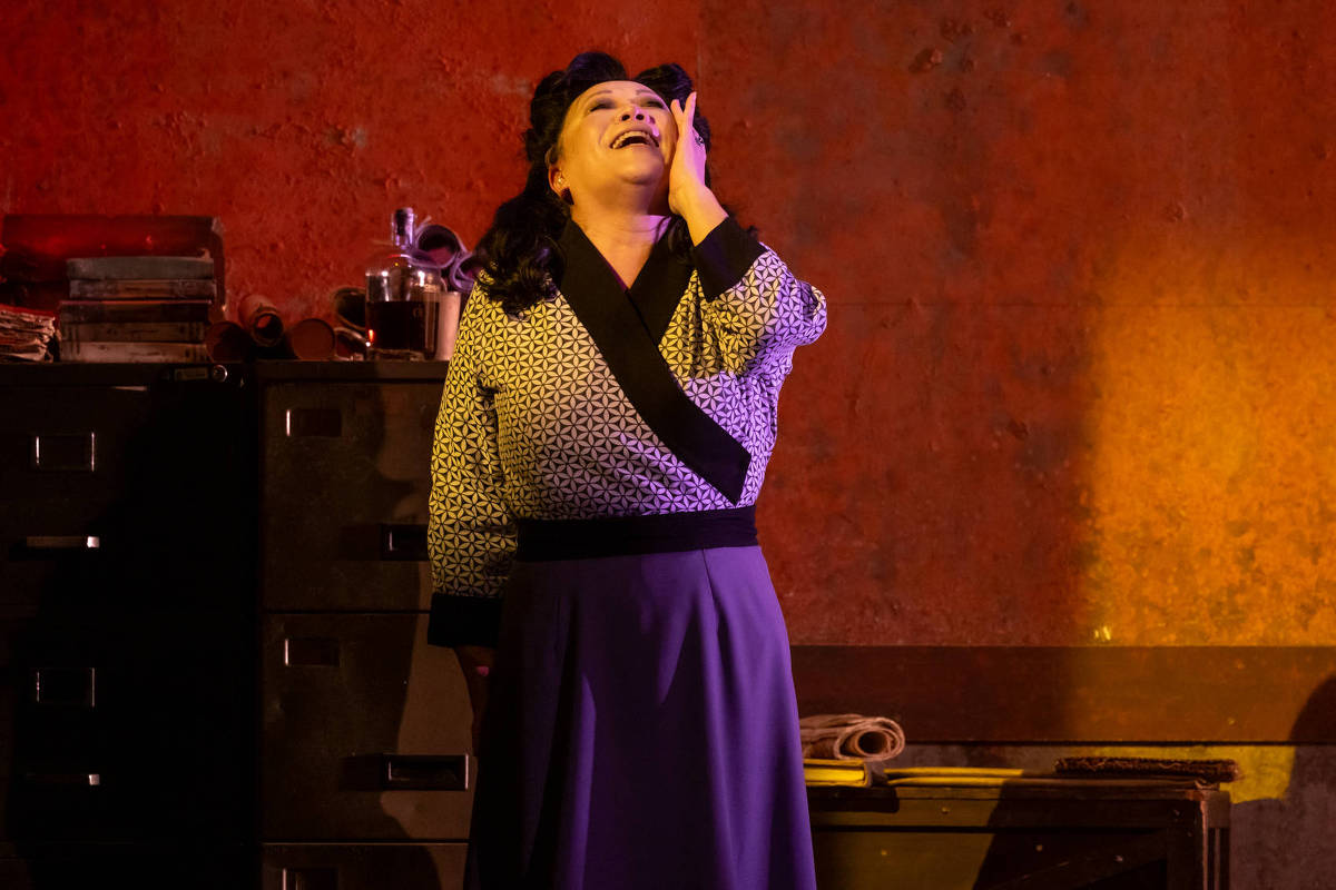 Eiko Senda, a soprano japonesa, no papel de Maria, da ópera 'Friedenstag', de Richard Strauss, em cartaz no Municipal (Foto: Rafael Salvador/Divulgação)