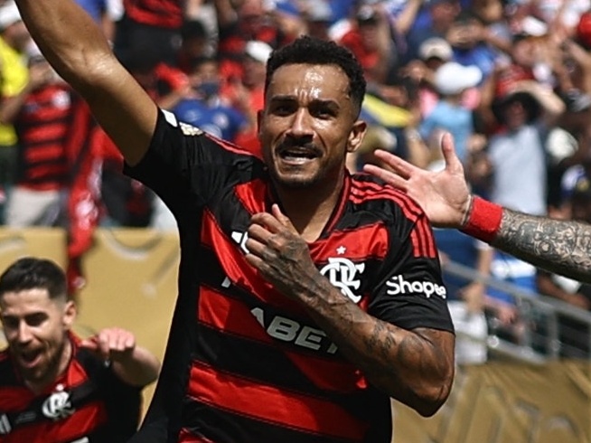 Danilo impressiona gringos e conquista Filipe Luís no Flamengo Foto: Reprodução