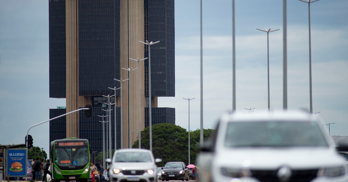Indústria automotiva celebra redução do IPI, mas locadoras enfrentam dificuldades Banco Central em Brasília: medida de estímulo ao consumo é novo elemento a ser considerado na política monetária (Foto: Andressa Anholete/Bloomberg)