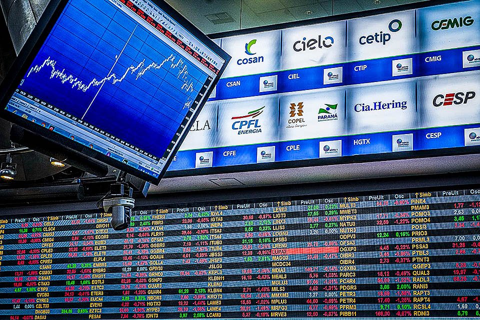 Ibovespa inicia o dia em queda de mais de 1% e perde ganhos anteriores Receita paga nesta quinta terceiro lote de restituição do IR de 2025 (Foto: Reprodução)