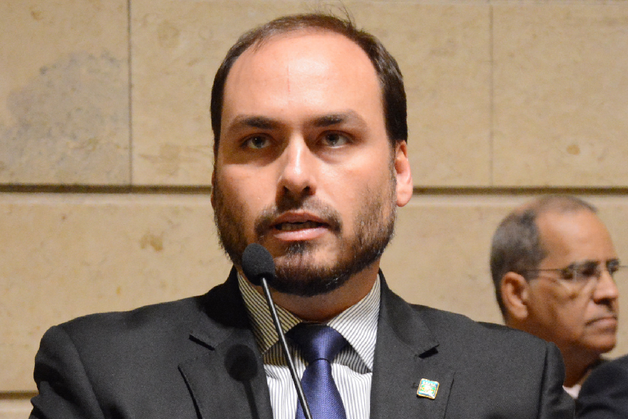 Carlos Bolsonaro critica a PF por recusar porte de arma e fala em 'ditadura' Vereador reclamou nas redes sociais da 'bagunça' deixada pelos investigadores (Foto: Renan Olaz/CMRJ/Divulgação)