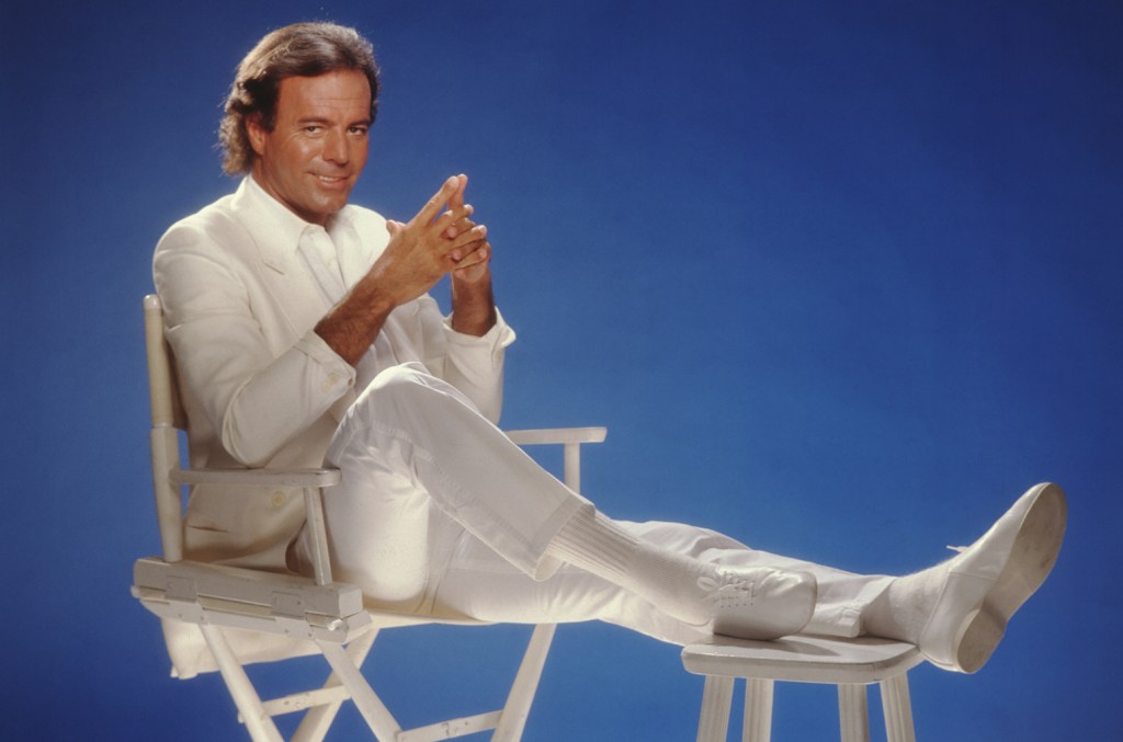 Julho chegou e a internet se diverte com os melhores memes de Julio Iglesias Julho chegou! E a internet sabe disso: os memes mais engraçados para celebrar a chegada de julho com humor e muito amor pelo ícone da música. (Foto: Reprodução)