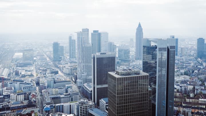 Bancos europeus registram melhor primeiro semestre desde 1997, mas desafios persistem Foto: Reprodução