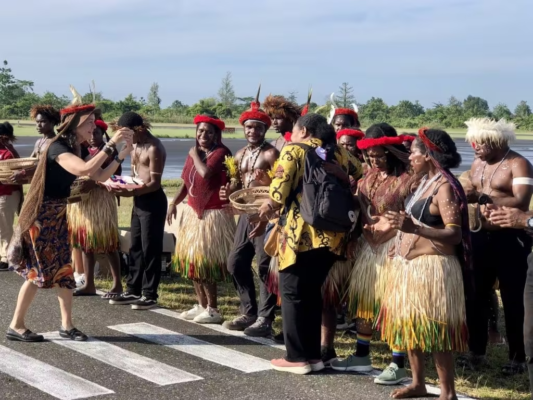 Bíblia é traduzida para o idioma Ngalik após 60 anos de trabalho missionário em Papua
