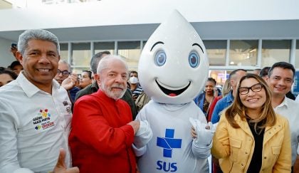 Governador da Bahia, Jerônimo Rodrigues (PT), Lula (PT), Zé Gotinha e Janja. (Foto: Ricardo Stuckert/PR)