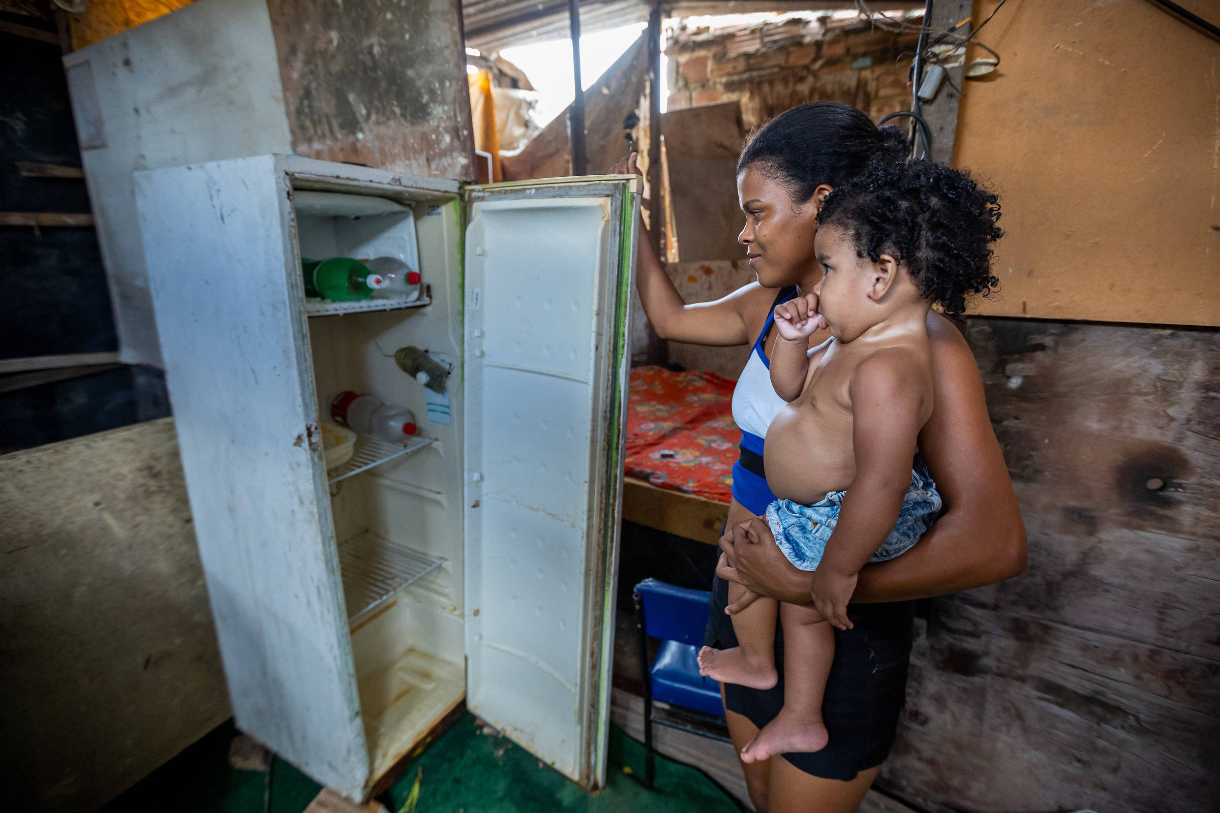 Brasil ainda enfrenta 50 milhões sem acesso a alimentação saudável apesar de avanços Famílias como a de Valquíria Alfredo, em Alagoas, sentiram os efeitos do avanço da fome na pandemia, que afetou 2,6 milhões no estado, segundo o Inquérito Nacional sobre Insegurança Alimentar no Contexto da Pandemia da Covid-19 no Brasil (Foto: Itawi Albuquerque/Folhapress)