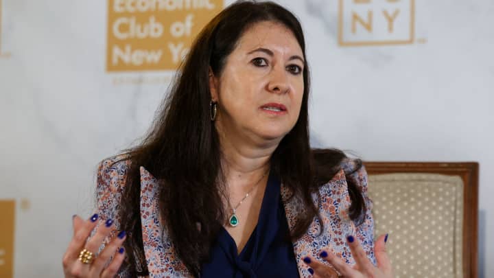 Dr. Adriana Kugler, membro do Conselho de Governadores do Federal Reserve, fala ao The Economic Club of New York na cidade de Nova York, EUA, em 5 de junho de 2025. (Foto: Kylie Cooper | Reuters)