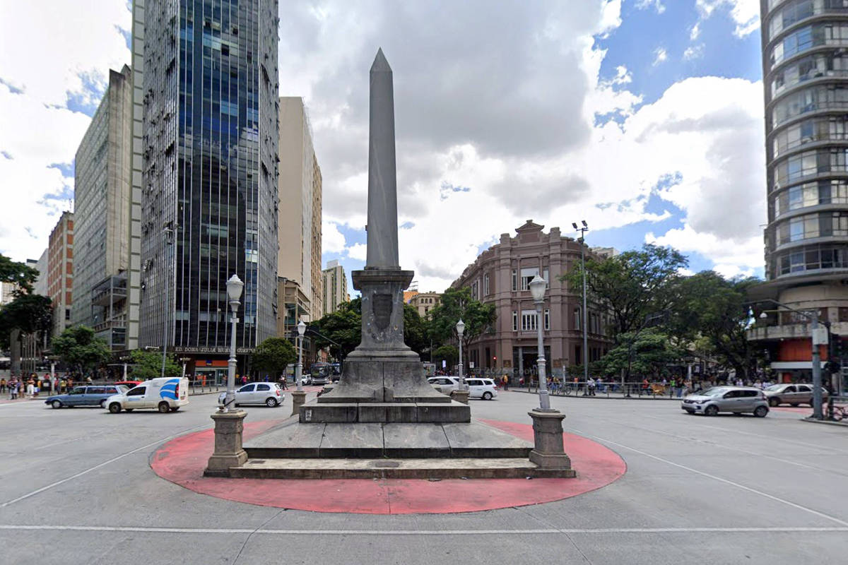 Centro de BH enfrenta desafios para se tornar uma nova 'Times Square' brasileira Praça Sete de Setembro, no Centro de Belo Horizonte (Foto: Reprodução/Google Street View)