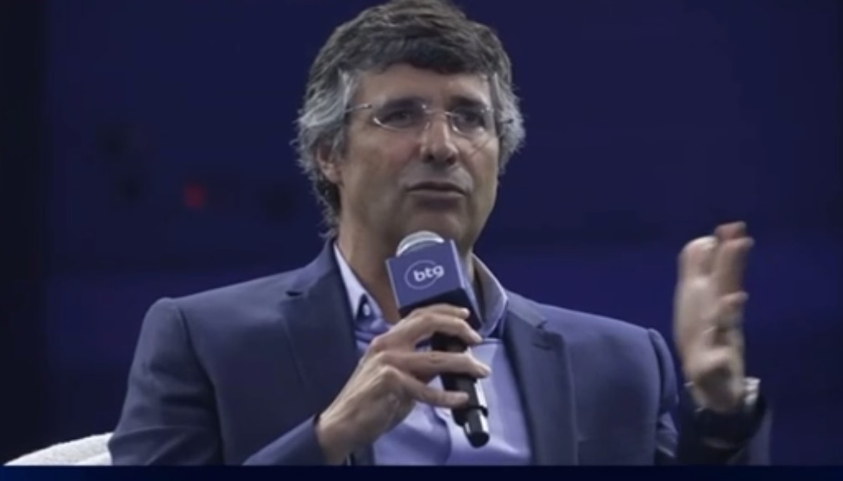 André Esteves, do BTG Pactual: 'mesmo Congresso que aprovou as reformas vai fazer o ajuste fiscal necessário' (Foto: Reprodução/Youtube)