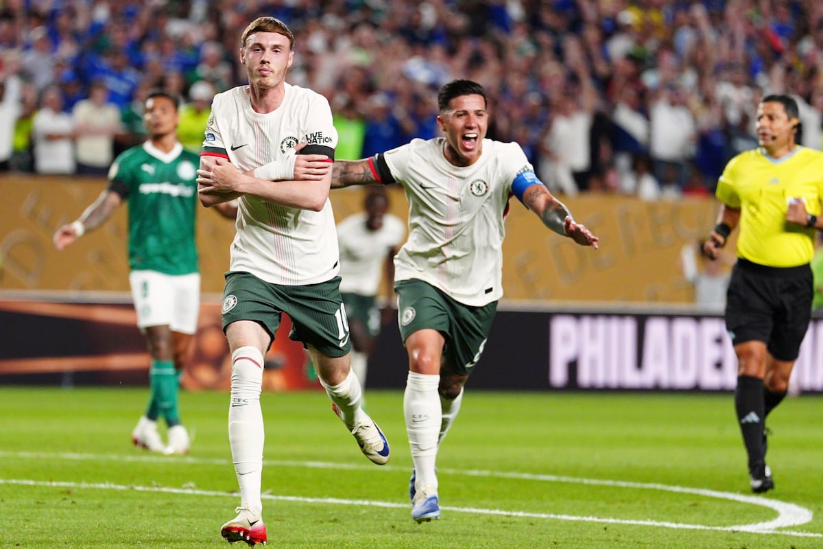 Cole Palmer brilha e se destaca no Chelsea com atuações impressionantes Cole festeja o gol com sua 'tiritona' frente ao Palmeiras em quartas de final. (Foto: Associated Press/LaPresse)