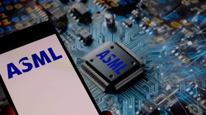 Ação de semiconductor forma padrão inverso de 'cabeça e ombros' em gráficos Foto: Reprodução