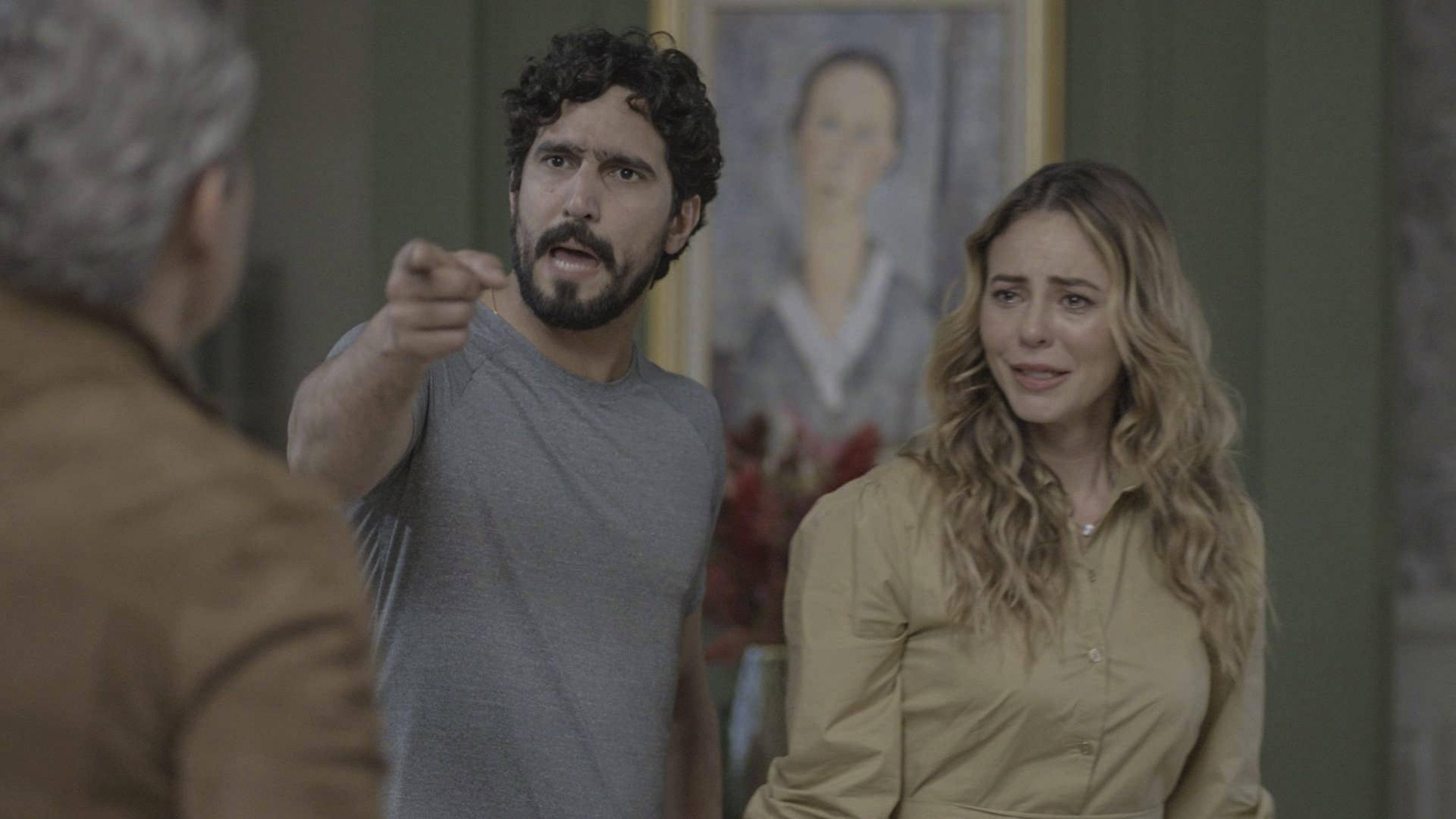 Ivan e Marco Aurélio se enfrentam em briga por causa de Heleninha em 'Vale Tudo'