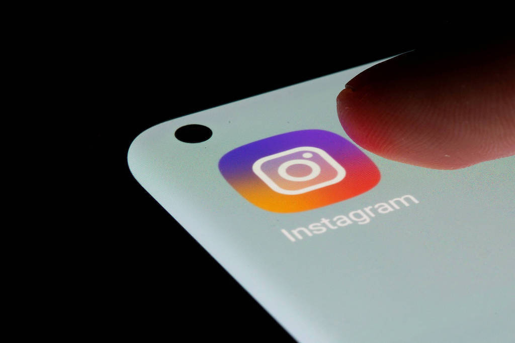 O compartilhamento de fotos dos filhos nas redes sociais é chamado de 'sharenting', termo em inglês que une as palavras share (compartilhar) e parenting (parentalidade) (Foto: Dado Ruvic/Reuters)