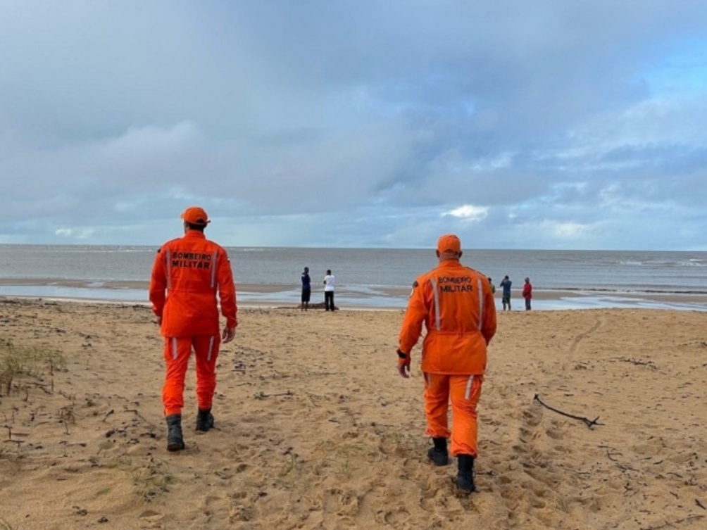 Turistas de São Paulo morrem afogados em praia do sul da Bahia Corpos de pai e filho foram encontrados em dias diferentes (Foto: CBMBA/Divulgação)