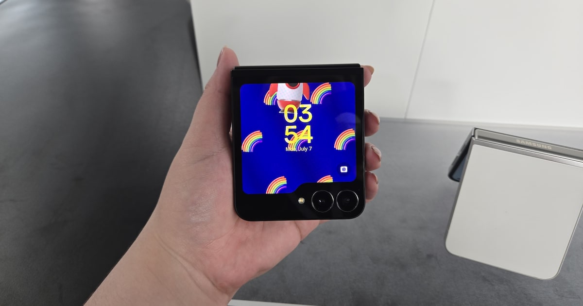 Galaxy Z Flip 7 SE é aposta para mercado de entrada de telas flexíveis (Foto: Bruna Arimathea/Estadão)