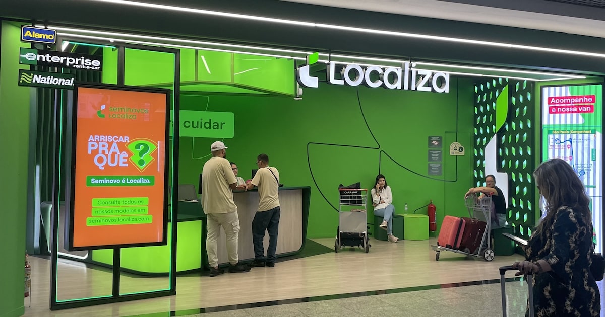 Localiza aposta em carro por assinatura e prioriza rentabilidade, afirma CEO Unidade da Localiza na aeroporto de Congonhas, em São Paulo: empresa busca melhorar resultados em diferentes verticais de negócios (Foto: Bloomberg Línea)