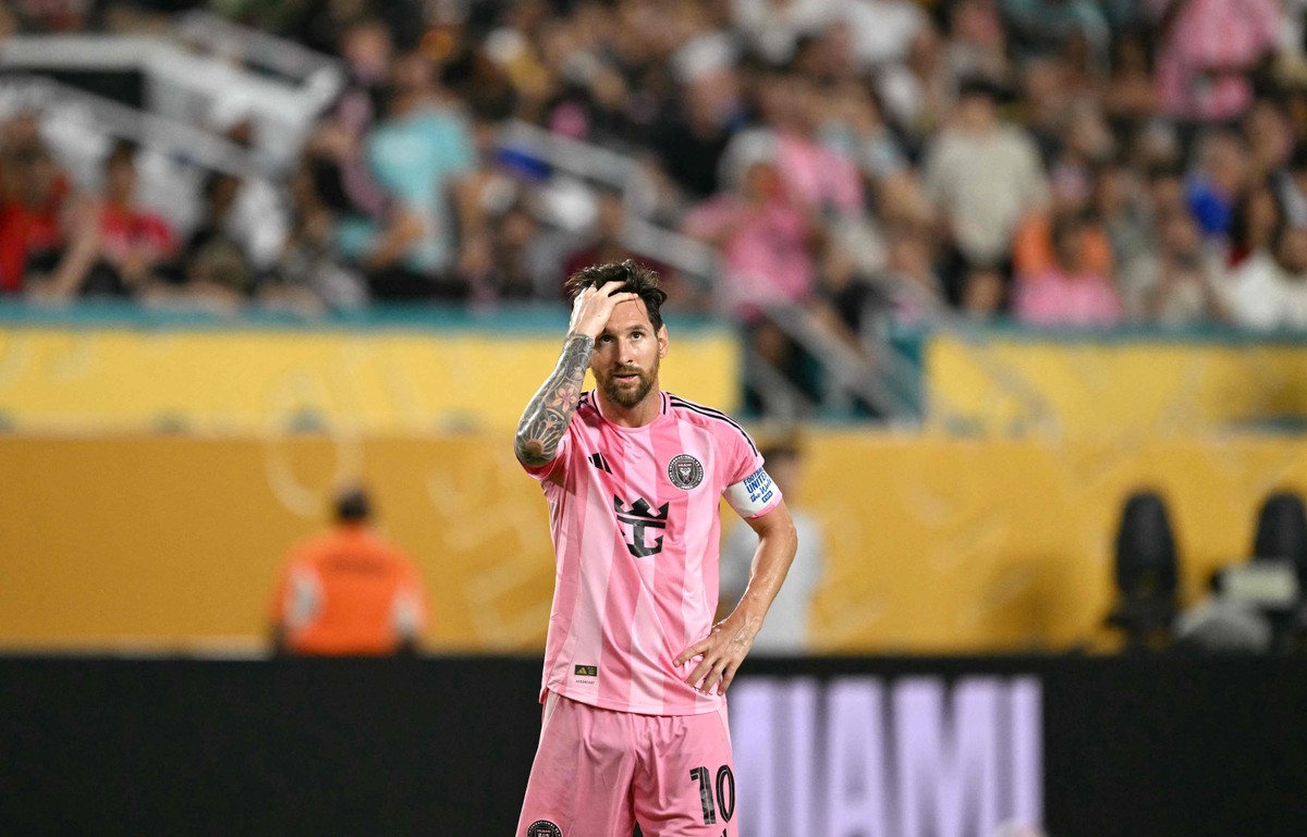 Messi fez partida discreta na partida de estreia da Copa do Mundo de Clubes (Foto: Patricia de Melo Moreira/AFP)