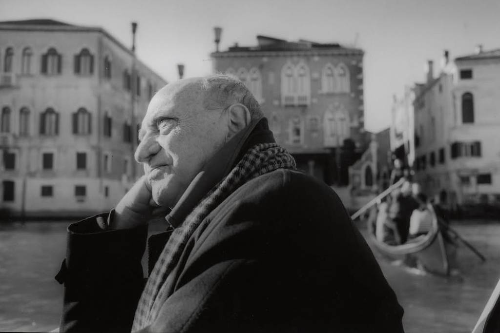 Morre Arnaldo Pomodoro, artista renomado por suas icônicas esferas metálicas Escultor Arnaldo Pomodoro, morto prestes a completar 99 anos (Foto: fondazione_arnaldo_pomodoro no Instagram)