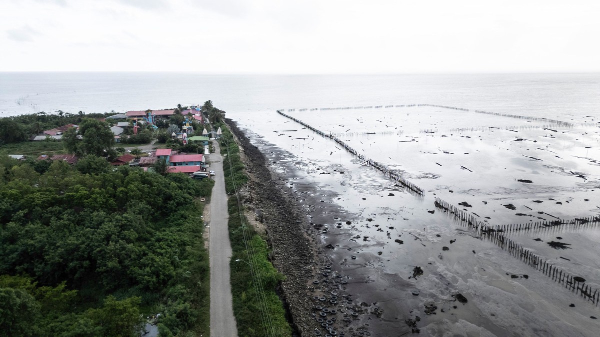 Suriname enfrenta desafios para proteger capital da erosão costeira Suriname luta para salvar sua capital da erosão costeira (Foto: Juan Barreto/AFP)