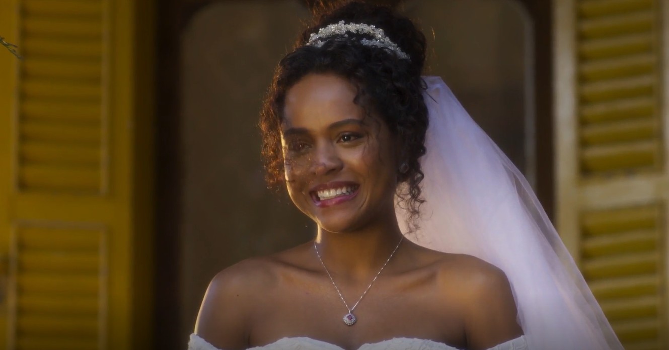 Último episódio de 'Garota do Momento' revela noivado de Beatriz e avanço no tempo Foto: Reprodução