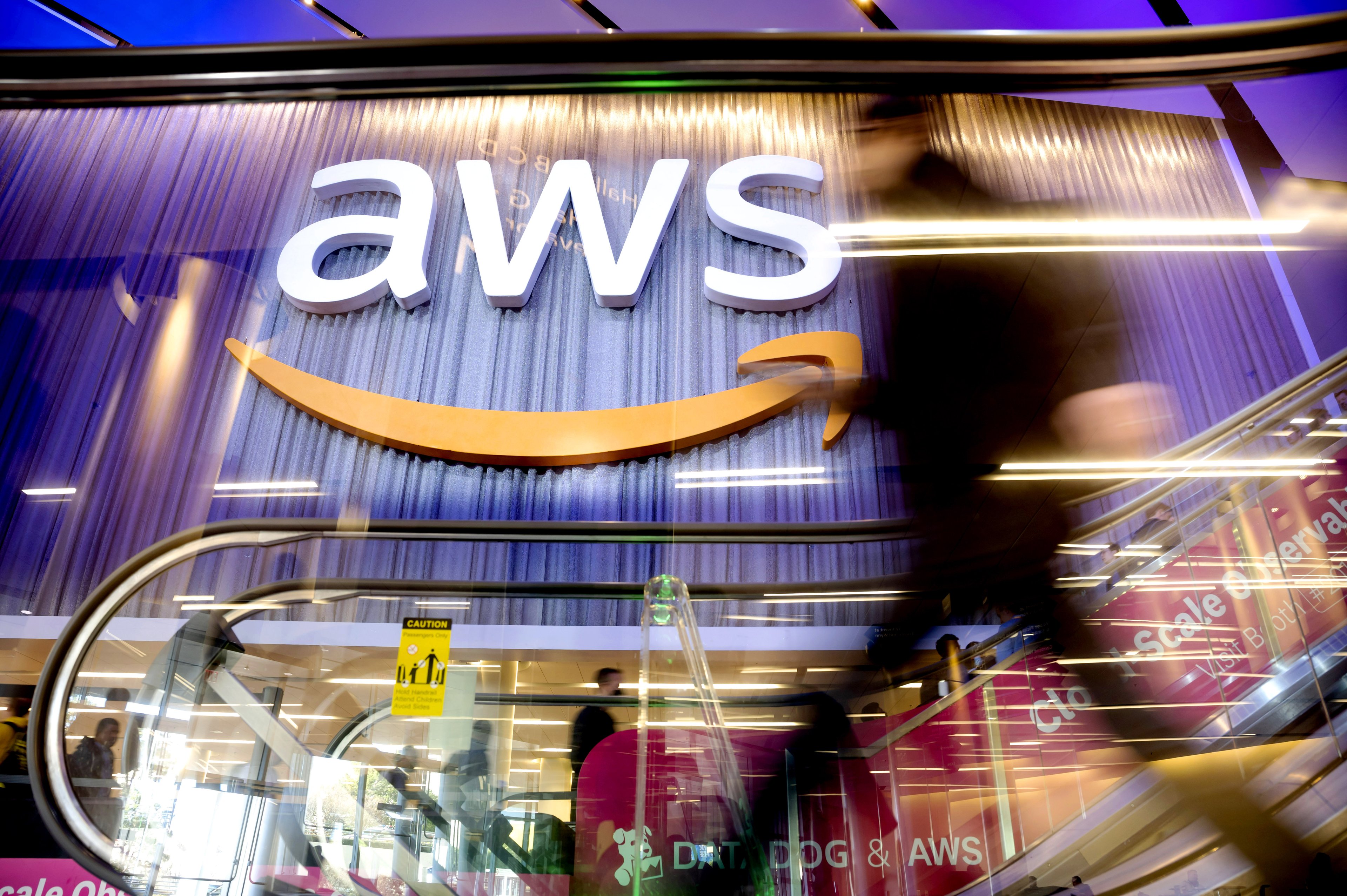 Amazon cria marketplace de agentes de inteligência artificial com parceria da Anthropic Amazon já investindo US$ 8 bilhões na startup e está construindo um complexo de data centers dedicado à IA para a desenvolvedora do Claude (Foto: Noah Berger / Amazon/Divulgação)