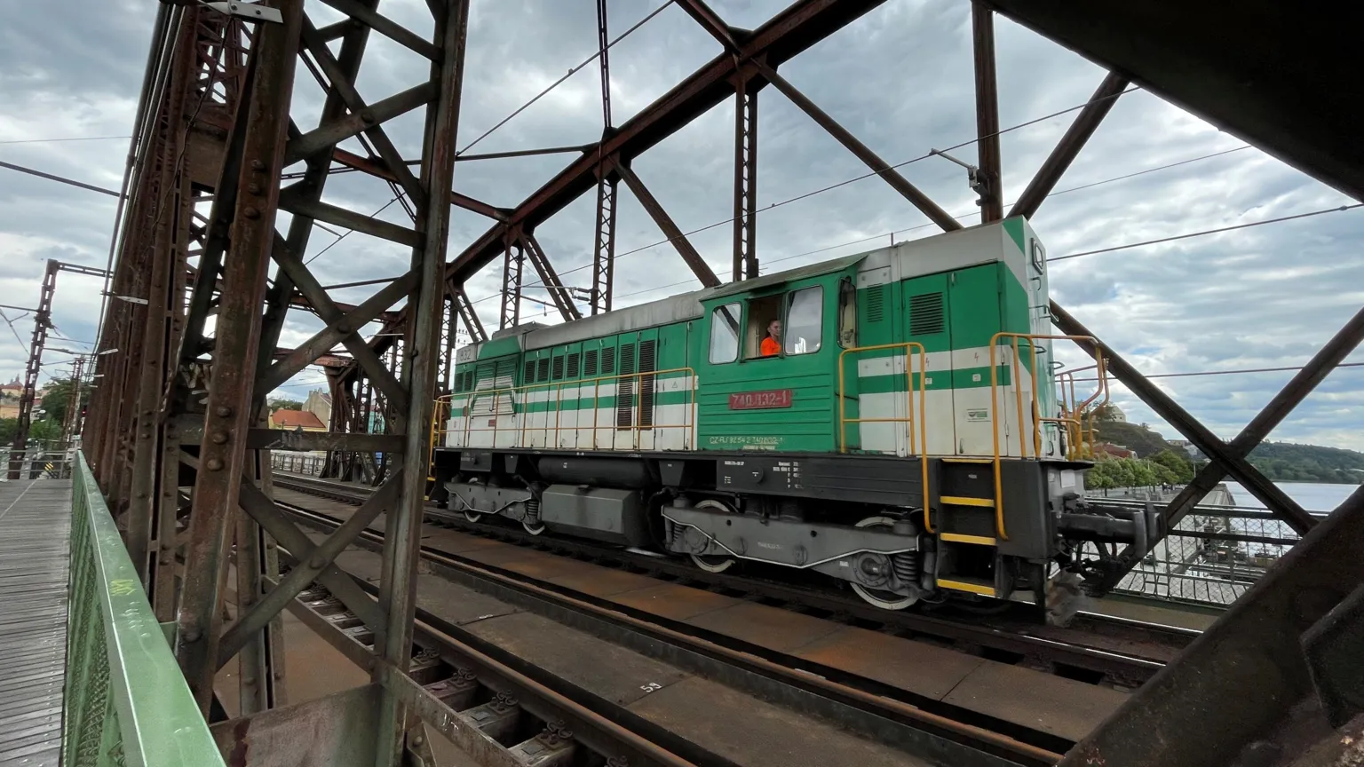 Crítica ao projeto ferroviário de Praga levanta preocupações sobre viabilidade Crítica ao projeto ferroviário de Praga levanta preocupações sobre viabilidade