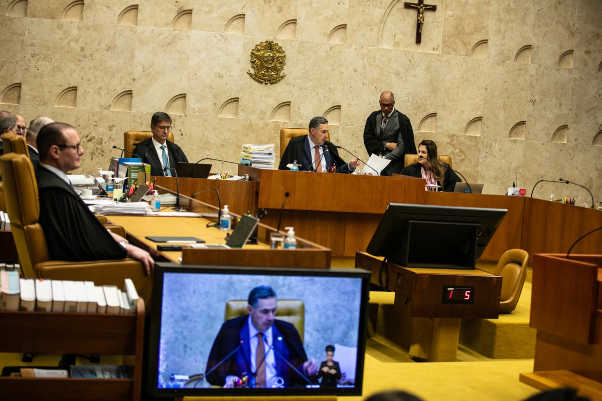 STF determina que plataformas devem remover conteúdo ilícito após notificação Plenário do STF durante julgamento sobre responsabilização das redes sociais (Foto: Brenno Carvalho / Agência O Globo)