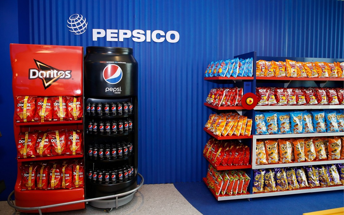 Expositor da Pepsico, com latas de Pepsi, biscoito Doritos, Cheetos e Ruffles (Foto: Divulgação / Pepsico)