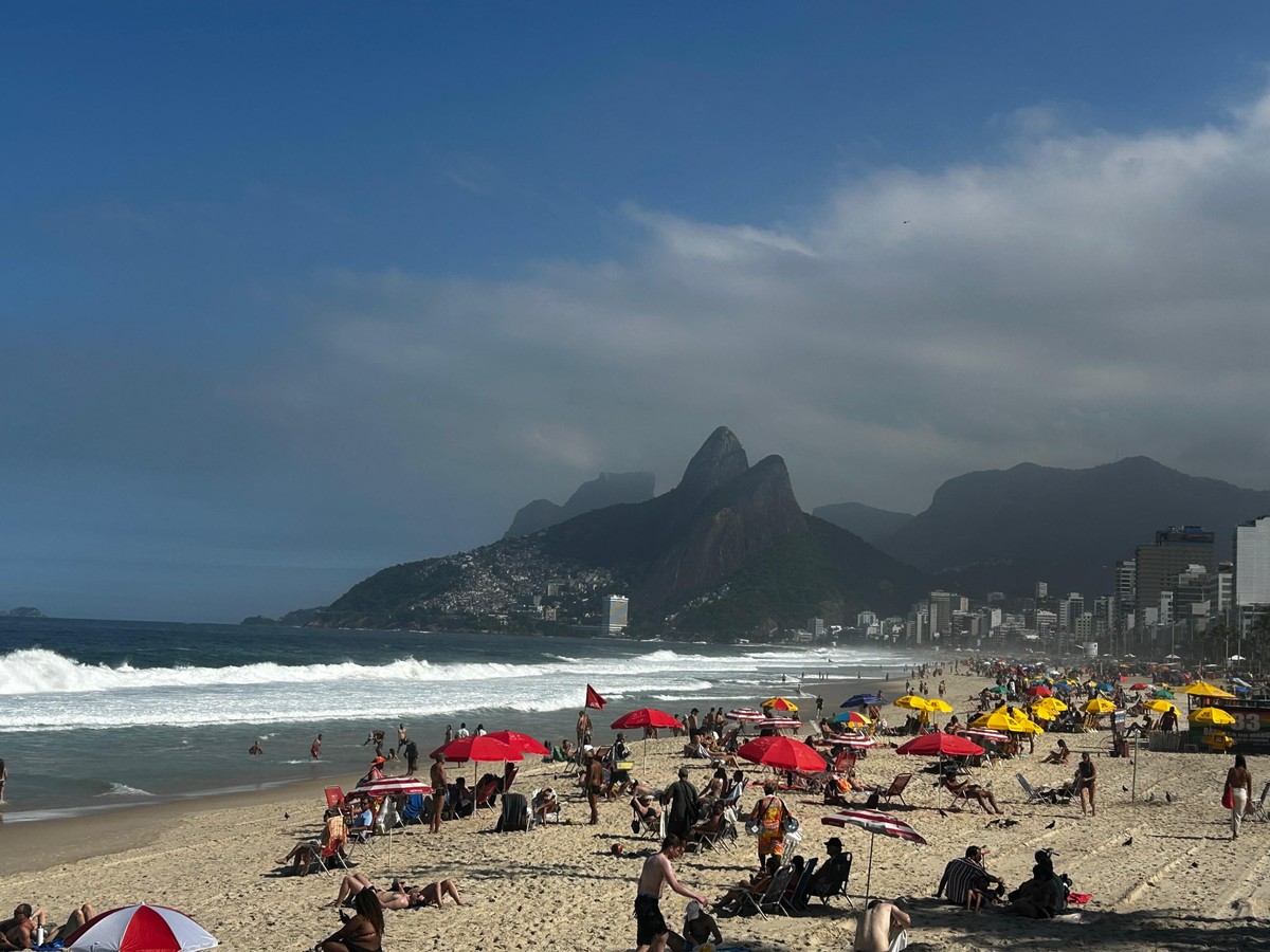 Rio terá calor intenso com máximas de até 32°C no primeiro fim de semana de inverno Rio tem previsão de sol, calor e tempo firme no primeiro fim de semana do inverno (Foto: Gabriel de Paiva/O Globo)