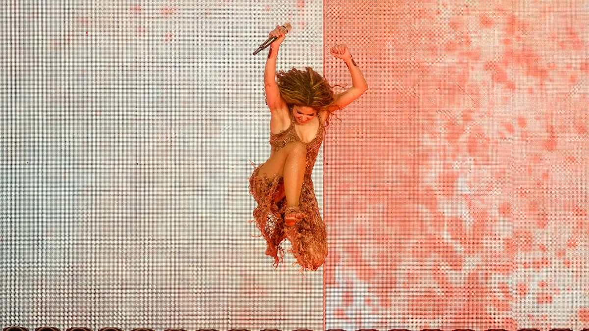 Shakira revela datas do 'Las mulheres já não choram World Tour' na Espanha em 2026 Shakira, no Las Mujeres Ya No Lloran World Tour em Miami em 2025 (Foto: Kevin Mazur)