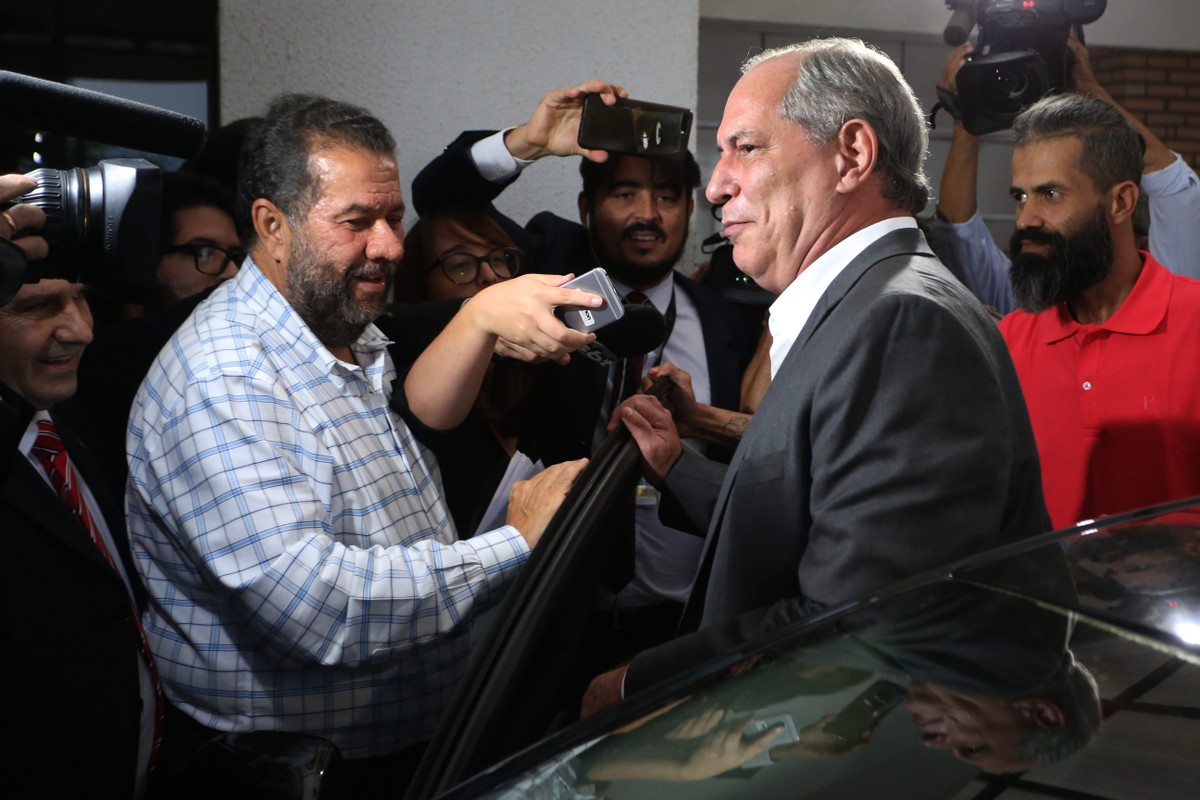 Ciro Gomes sinaliza saída do PDT e inicia negociações com o PSDB Ciro Gomes e Carlos Lupi: elo no PDT pode chegar ao fim (Foto: Ailton de Freitas/Ag O Globo)