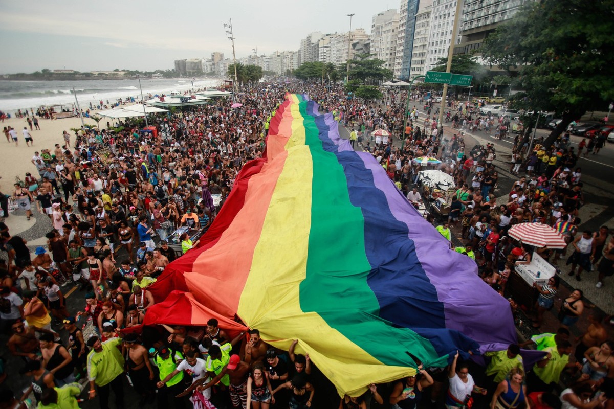 Conservadorismo diminui no Brasil, mas rejeição ao casamento LGBT+ aumenta A Parada LGBT+ em Copacabana, Zona Sul do Rio (Foto: Brenno Carvalho/O Globo)