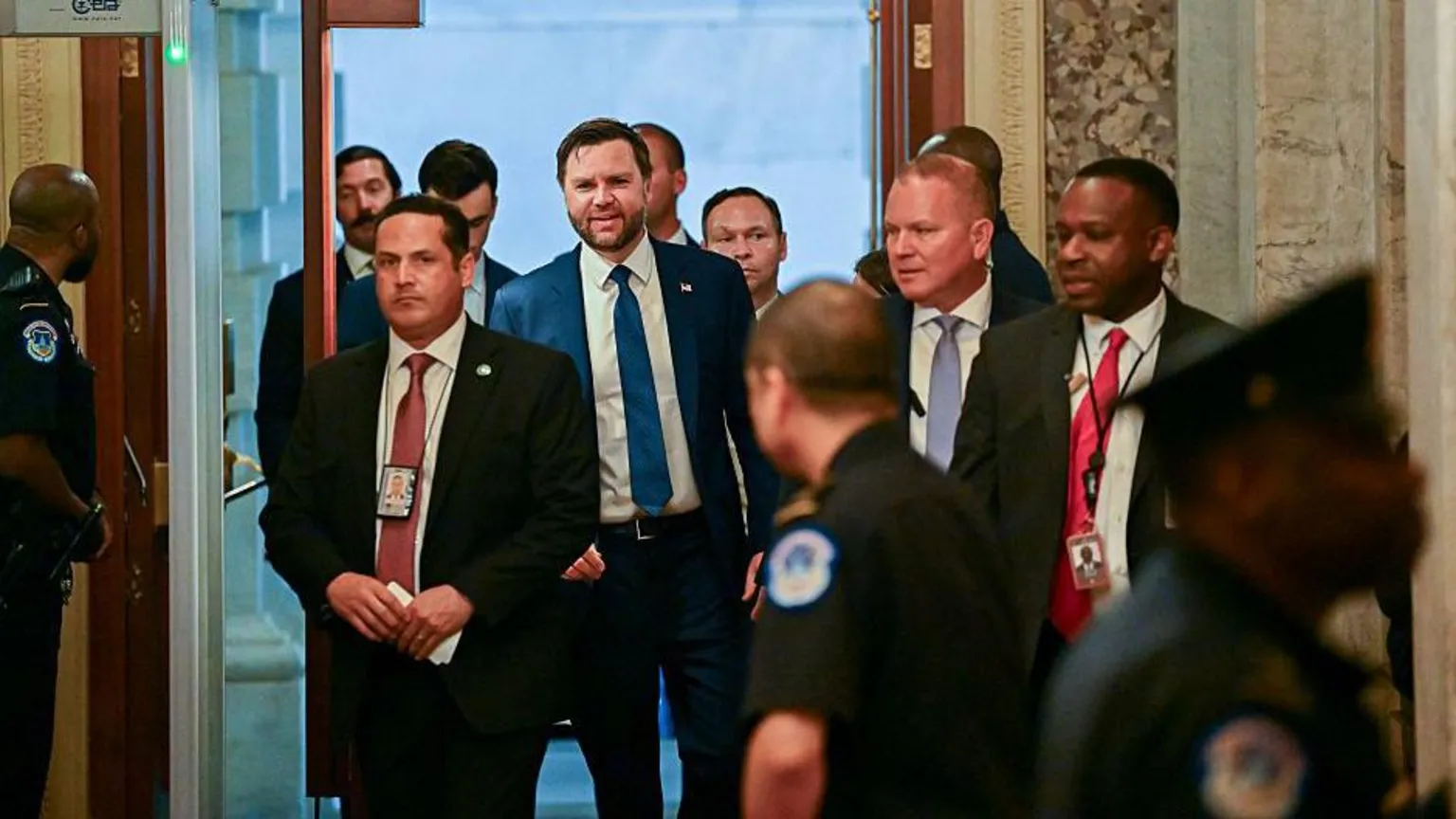JD Vance chega ao Capitólio para votar em caso de empate (Foto: Getty Images)