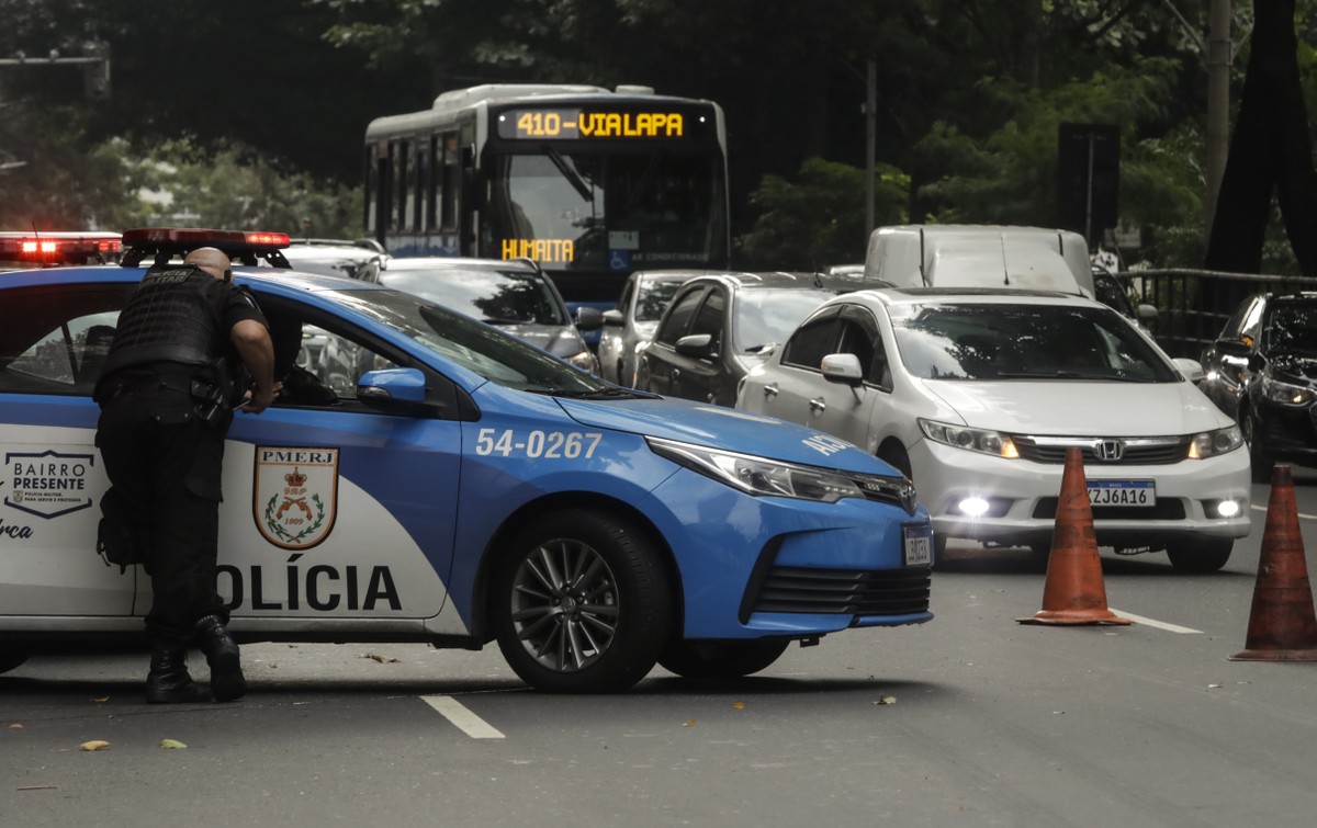 Bacellar propõe câmeras corporais e pagamentos por PIX nas blitzes da Alerj Blitz no Rio de Janeiro (Foto: Gabriel de Paiva)