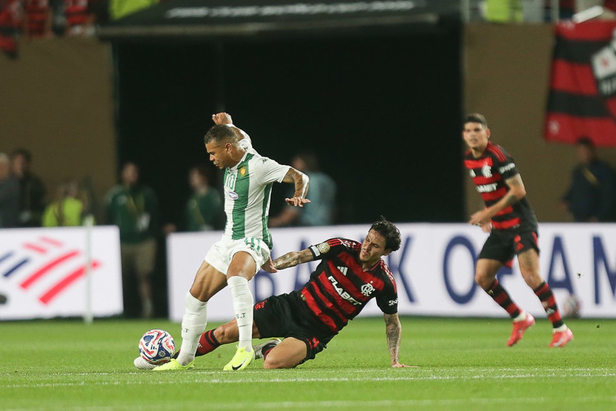 Pedro se destaca na estreia do Flamengo no Mundial e busca mais minutos em campo Pedro em ação pelo Flamengo contra o Esperánce (Foto: Gilvan de Souza/Flamengo)