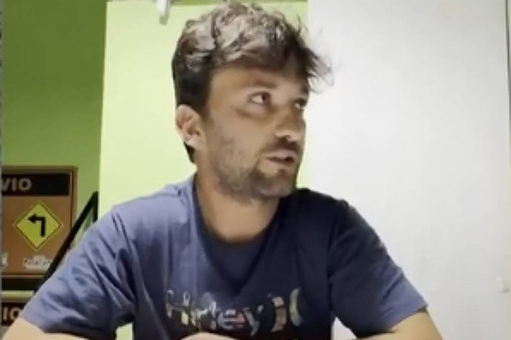 Piloto de balão em SC é aclamado por salvar 12 pessoas durante acidente Elves de Bem Crescêncio, que conduzia o balão que caiu em Praia Grande (SC), neste sábado (21), durante depoimento à Polícia Civil (Foto: Reprodução/TV Globo)