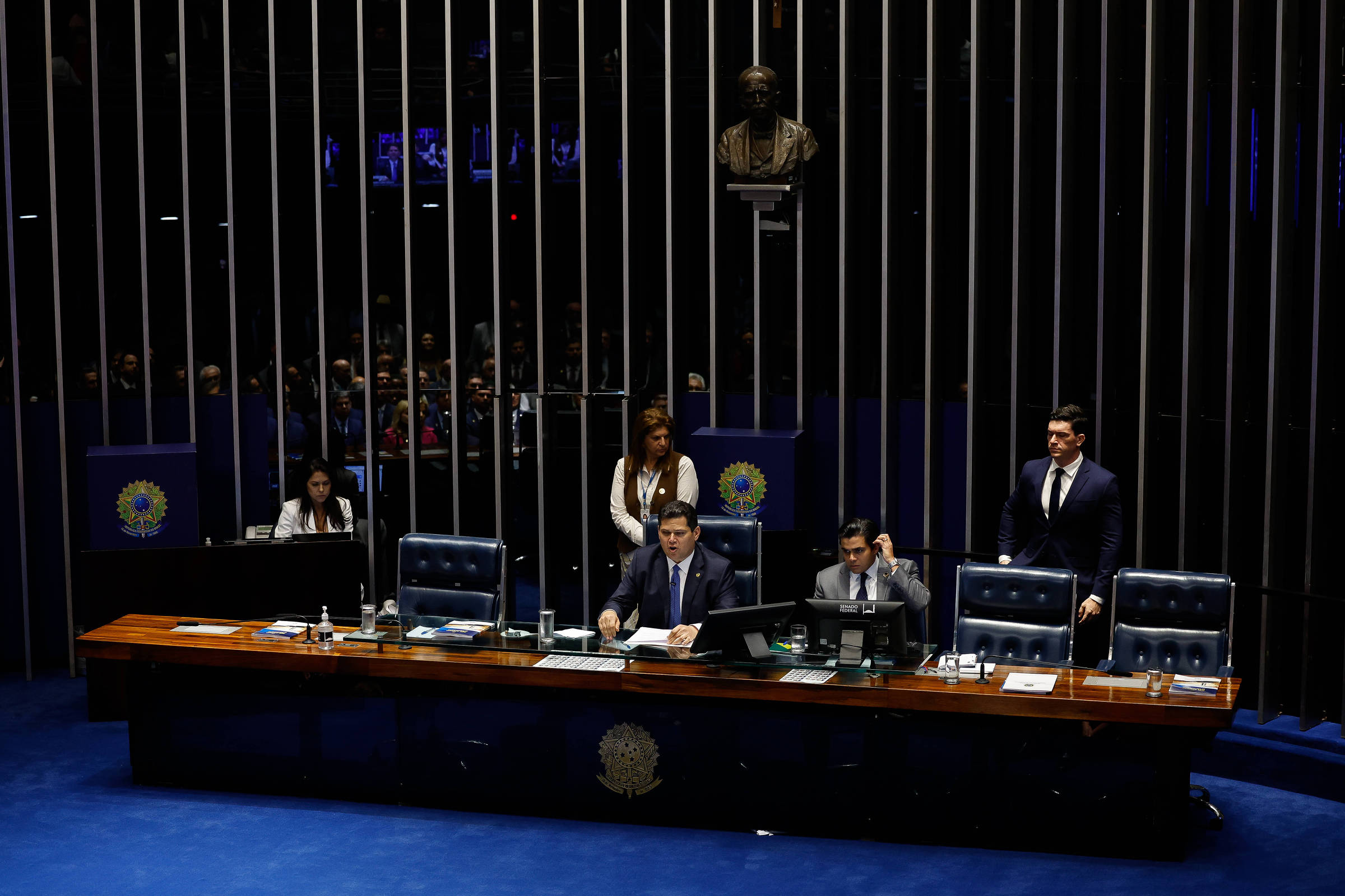 Alcolumbre articula apoio para projeto que amplia número de deputados no Senado Mesa Diretora do Senado (Foto: Pedro Ladeira - 1.fev.25/Folhapress)