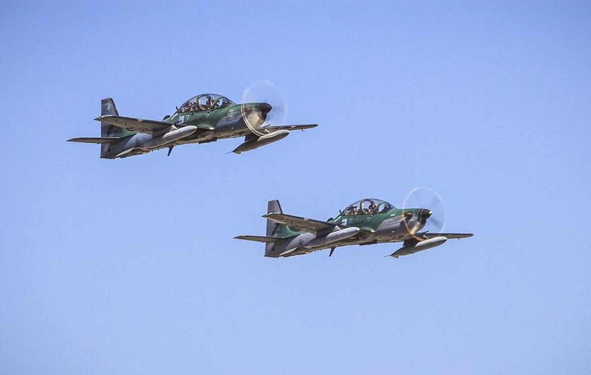 Caças com mísseis vão patrulhar o Rio durante a cúpula do Brics Duas aeronaves de defesa aérea A-29 Super Tucano (Foto: Divulgação FAB)
