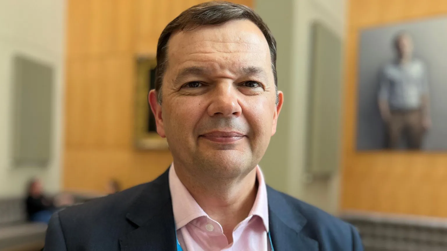 Ketamina pode ser a nova esperança no tratamento da depressão severa pelo SUS Prof. Andrew McIntosh espera estabelecer uma clínica de cetamina no Royal Edinburgh Hospital (Foto: BBC)