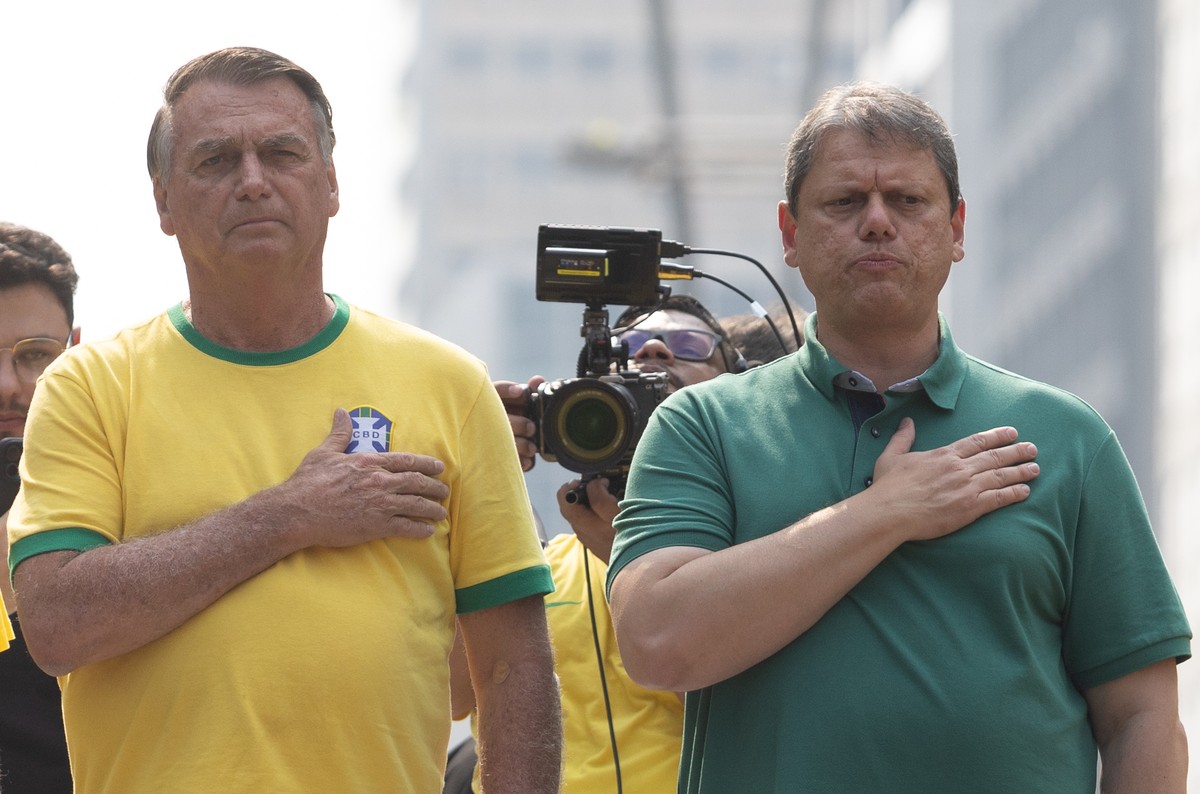 Bolsonaros veem Tarcísio como patrimônio estadual e risco para o governo federal Ex-presidente Jair Bolsonaro e o governador de São Paulo, Tarcísio de Freitas — Foto: Maria Isabel Oliveira/O Globo