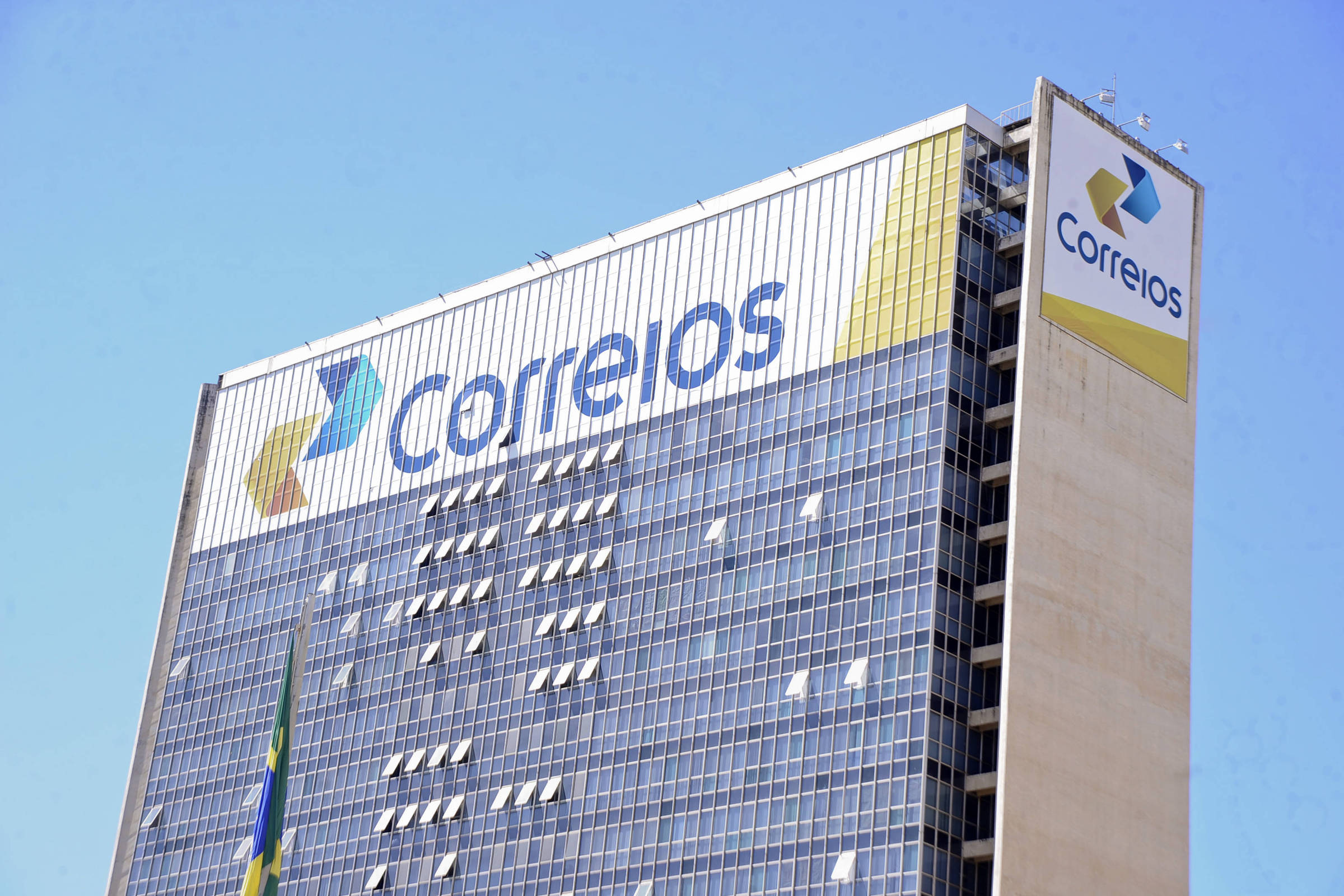 Setor logístico aciona Justiça para contestar preferência dos Correios em contratos Edifício da agência dos Correios do Setor Comercial Sul, em Brasília (Foto: Marcos Oliveira - 31.jan.25/Agência Senado)