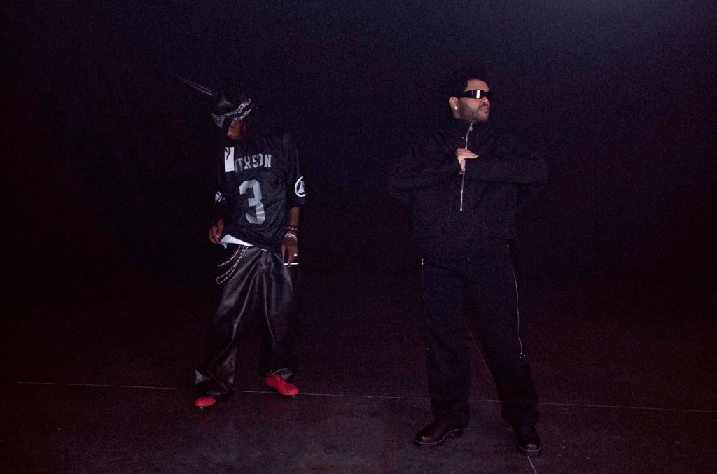 Playboi Carti e The Weeknd dominam novamente as paradas com 'Rather Lie' Playboi Carti e The Weeknd's "Rather Lie" atinge o No. (Foto: Reprodução)