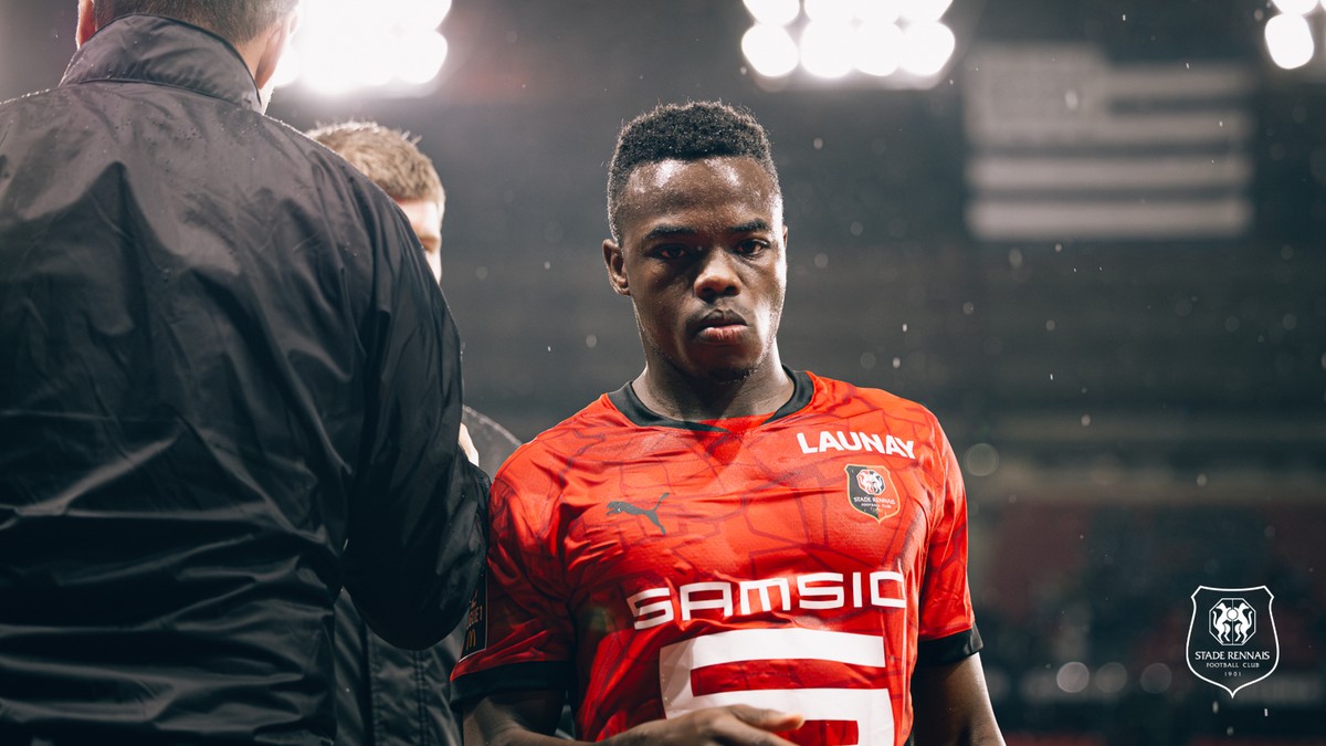 Vasco se aproxima de acordo com Rennes por Andrés Gómez após exigências Andrés Gómez está próximo do Vasco (Foto: X/Rennes)