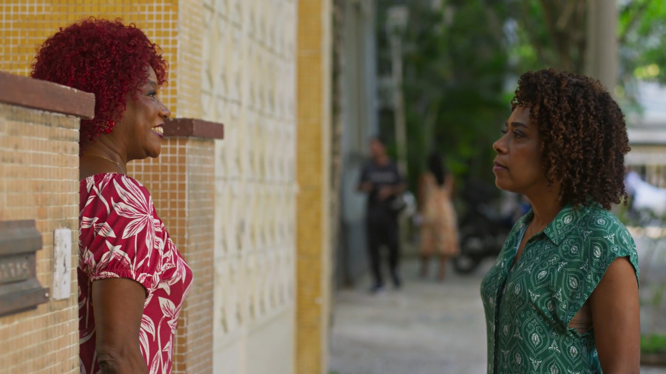 Triângulo amoroso em Dona de Mim mostra que o amor não tem idade nas novelas Foto: Reprodução
