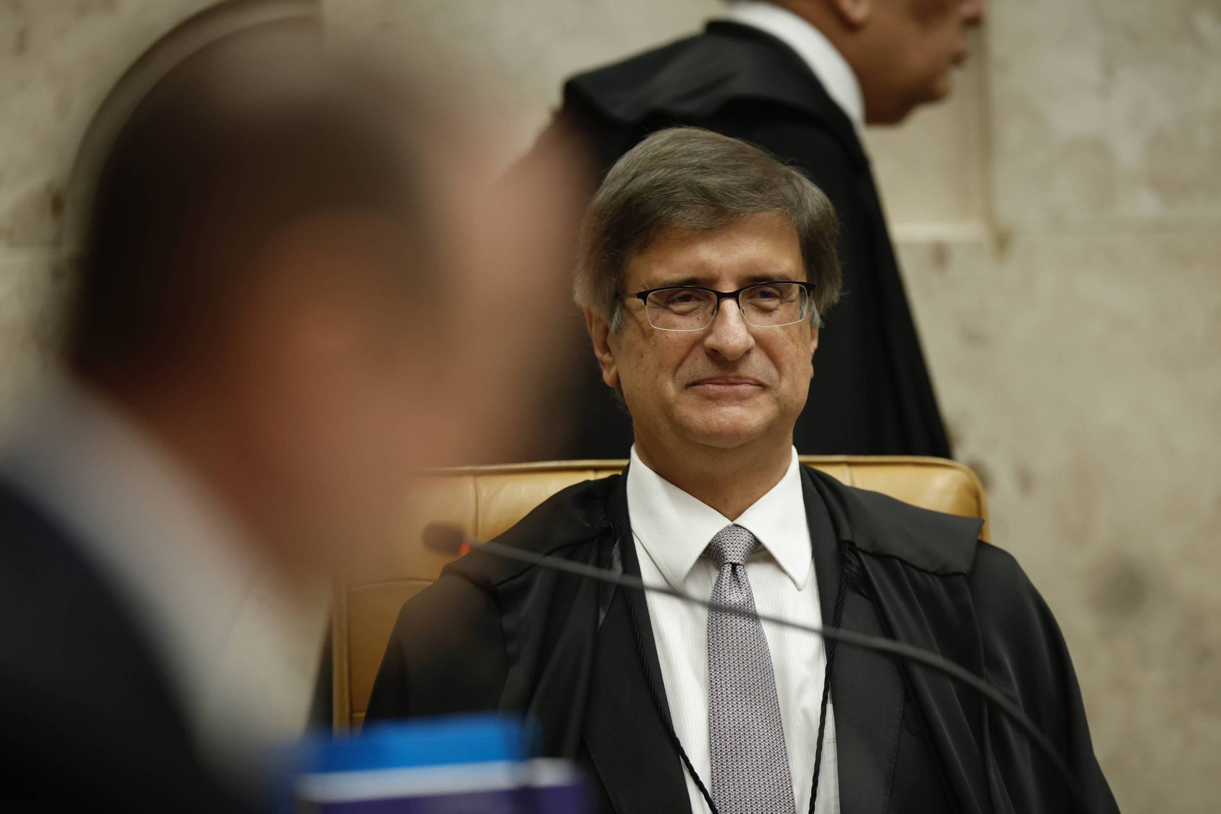 Ministério Público Federal propõe usar emendas para custear veículos e sede própria Procurador-Geral da União, Paulo Gonet, em sessão no Supremo Tribunal Federal (Foto: Pedro Ladeira - 19.fev.2025/Folhapress)