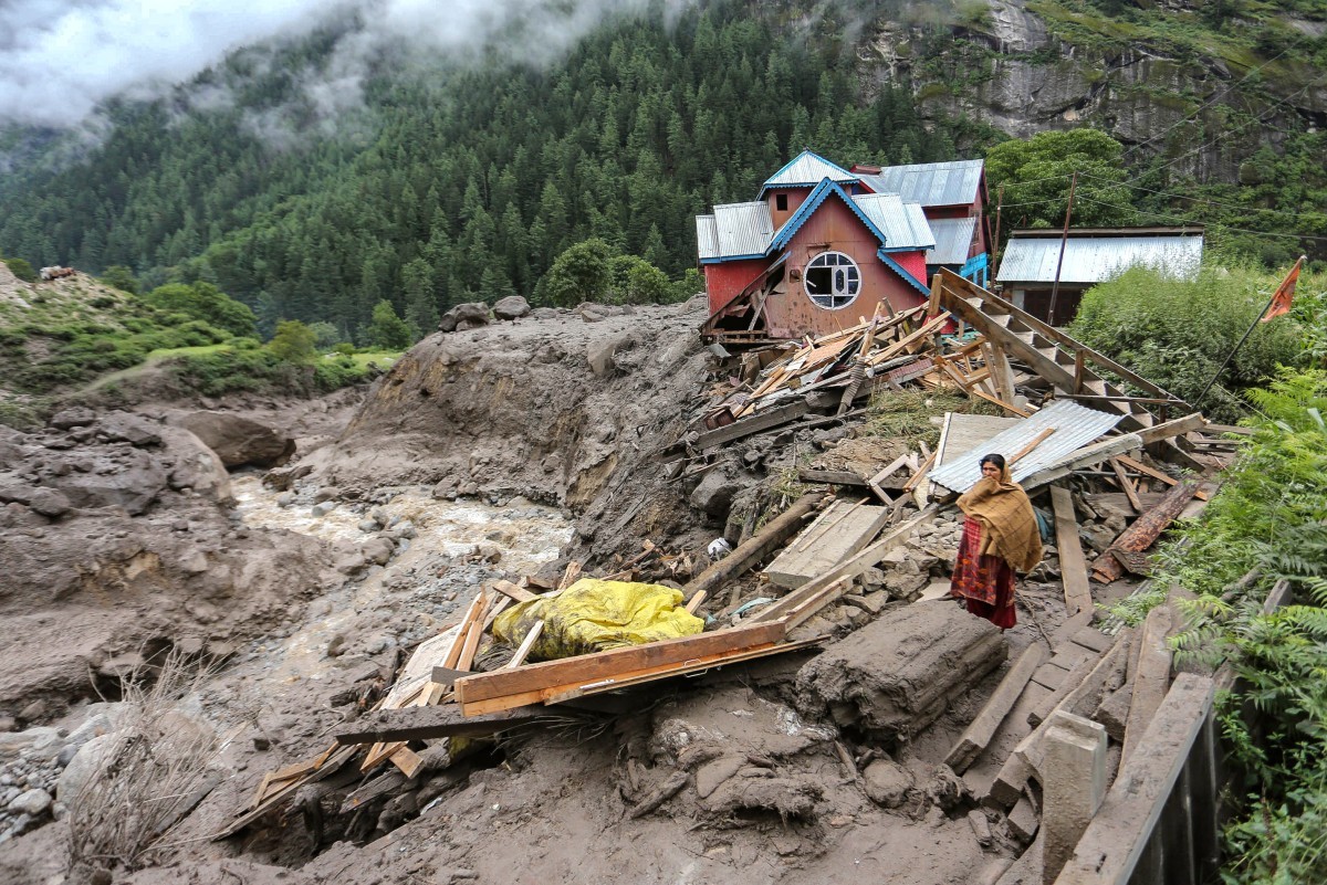 Inundações na Índia causam 60 mortes e devastam comunidades locais Inundações deixam 60 mortos na Índia (Foto: AFP)
